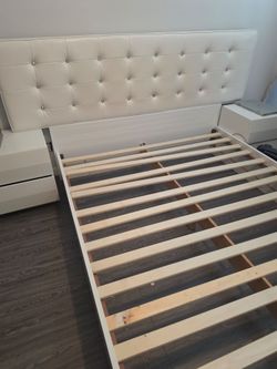 Queen bed with 2 night stands