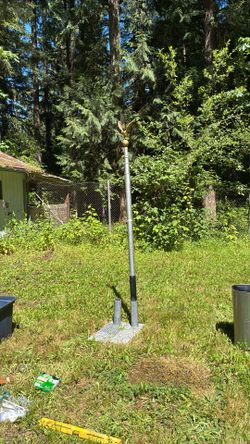 Free flag pole 20’ heavy duty with bad