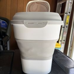 Collapsible Dog Food Container 