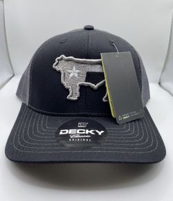 Cattle hat. Ranch life hats. Hooey Hats. Cachuchas. Western Hats. Rodeo. Trucker hats. Baseball hats. Football hats. Located in Hesperia by Maple & Eu