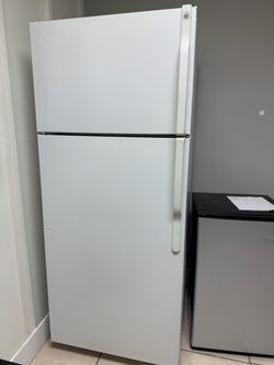 GE White Top-Freezer Refrigerator –