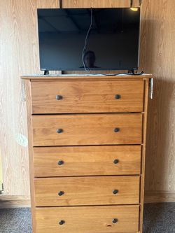 5-Drawer Wooden Chest of Drawers
