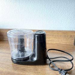 Multifunctional Electric Mini Food Chopper. 