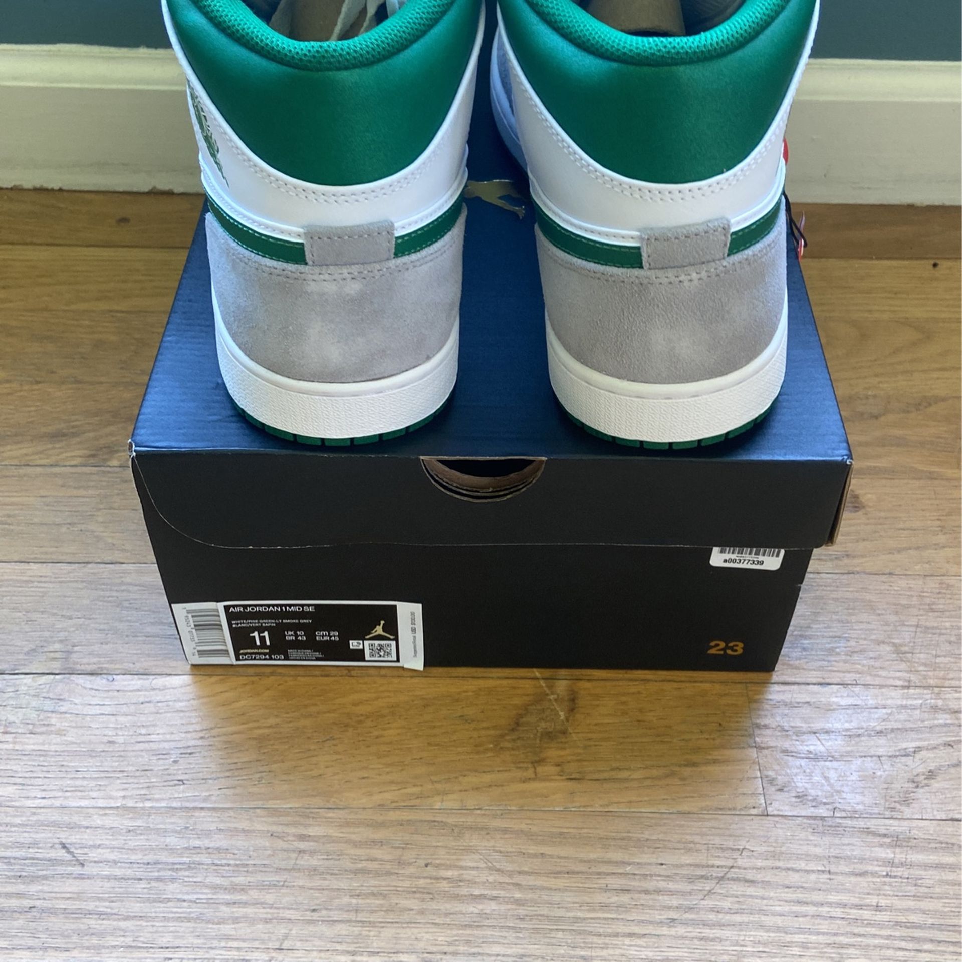 Grey/Green Jordan’s size 11 Jordan 1 Mid SE  main image 3