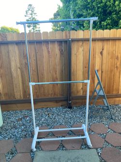 Rolling Garment Rack – Adjustable Height