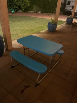 Kids size folding picnic table