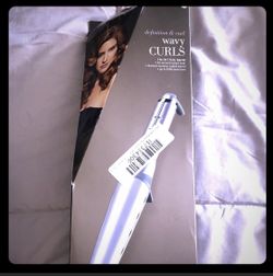 John Frieda Wavy Curls Curling Iron