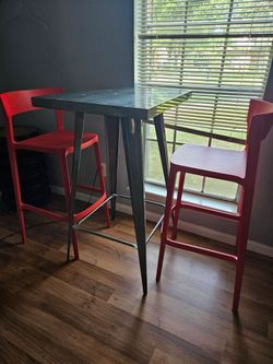 High metal table and 2 bar stool