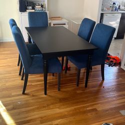 Dining Room Table + 5 Chairs 