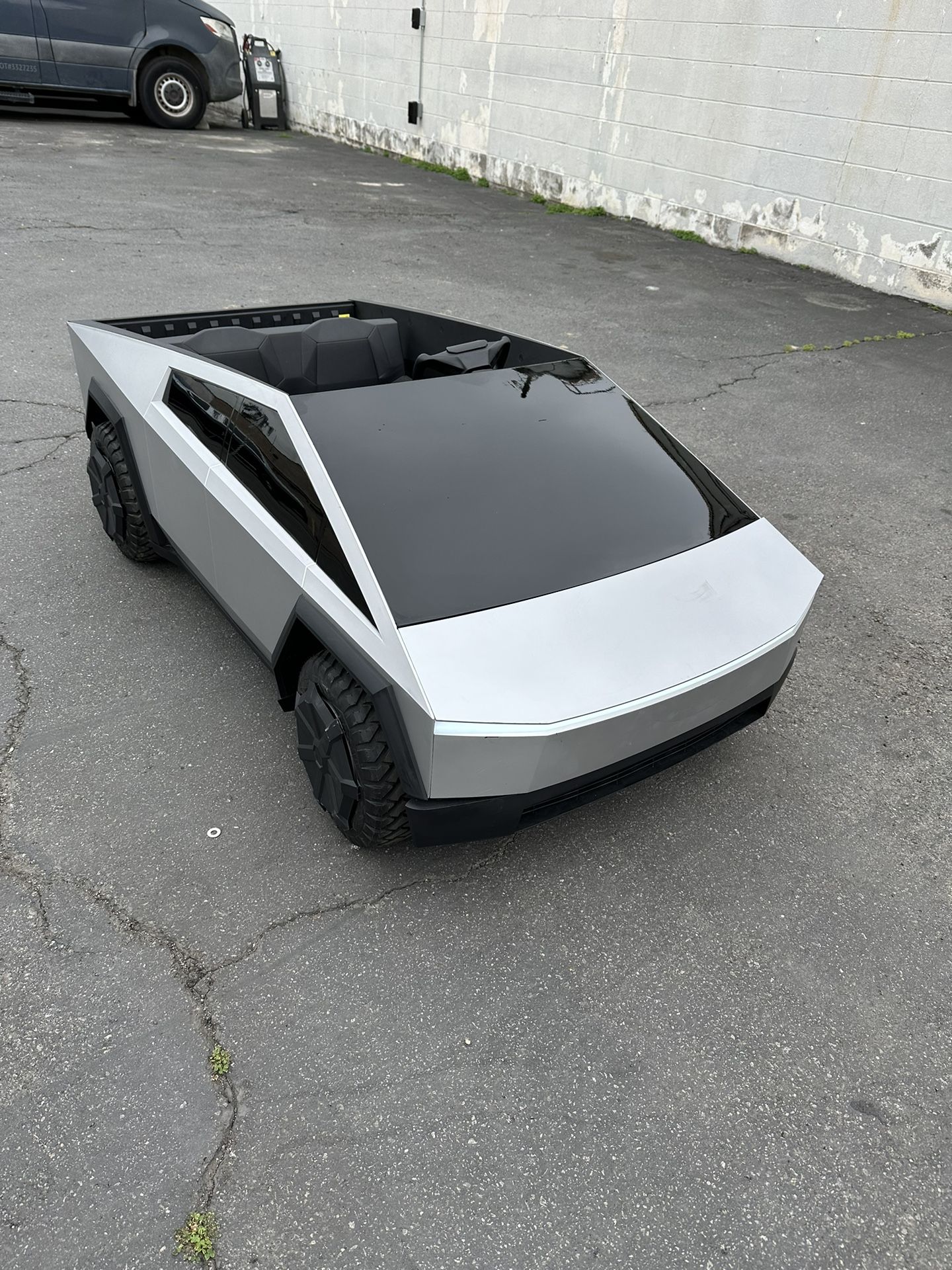 KIDS TESLA CYBERTRUCK