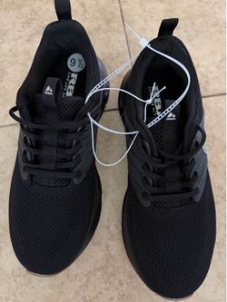 Rebook men’s tennis shoes