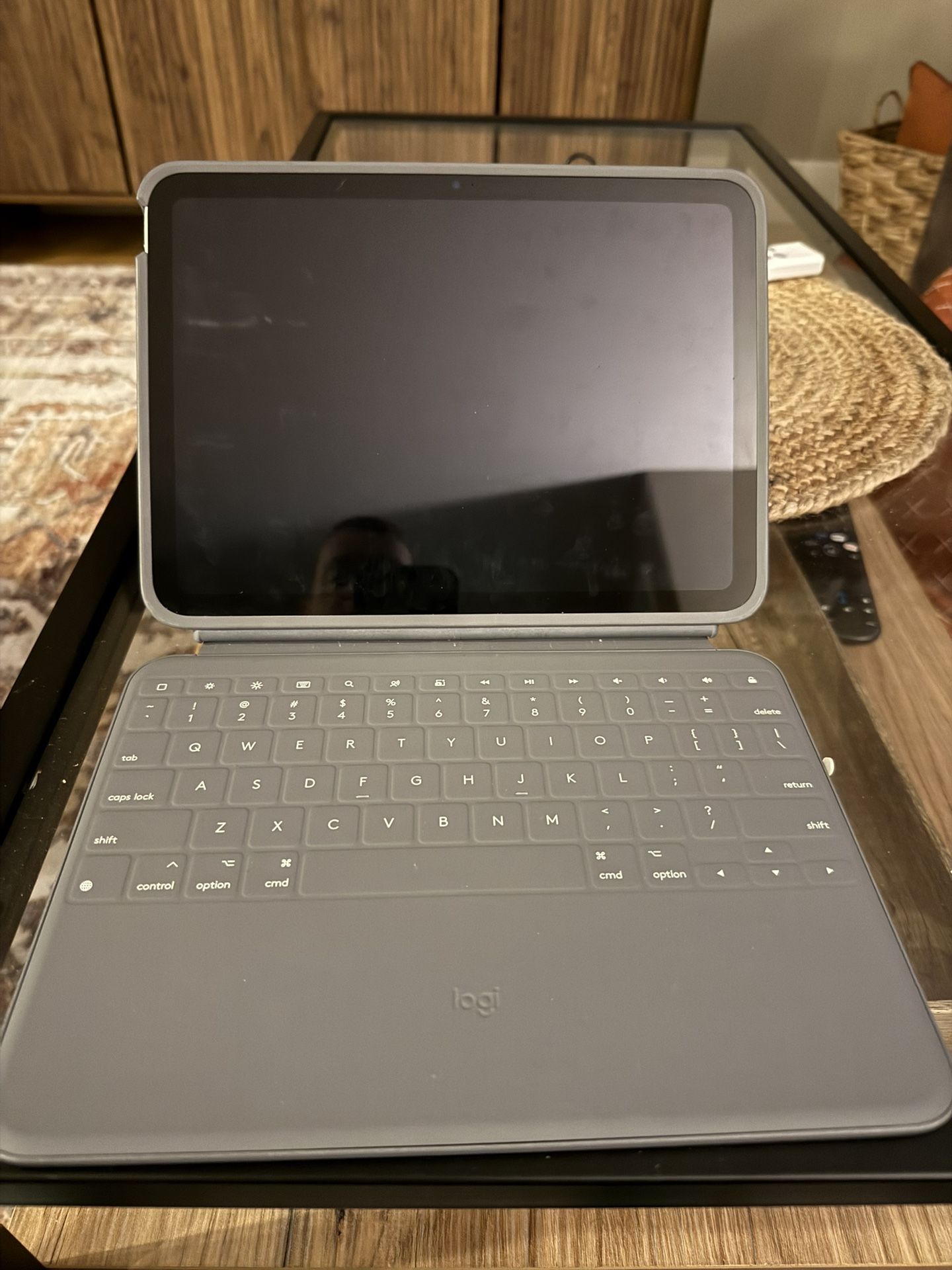 Apple iPad 10th Gen LIKE NEW 64g WiFi