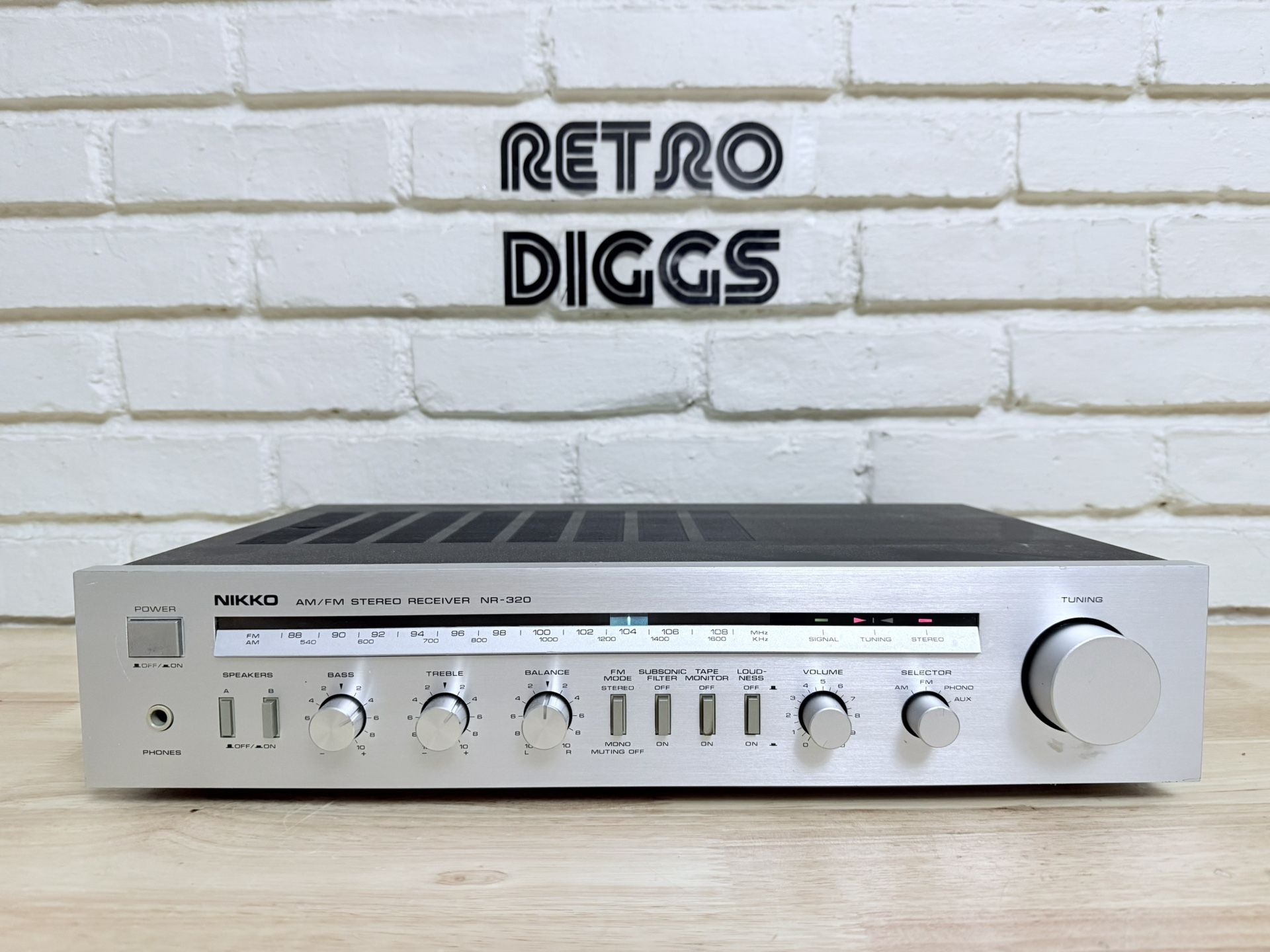 Vintage Nikko NR-320 Stereo Receiver (serviced)