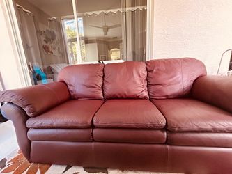 La-Z-Boy Leather Couch (non-recliner) Very Good Condition