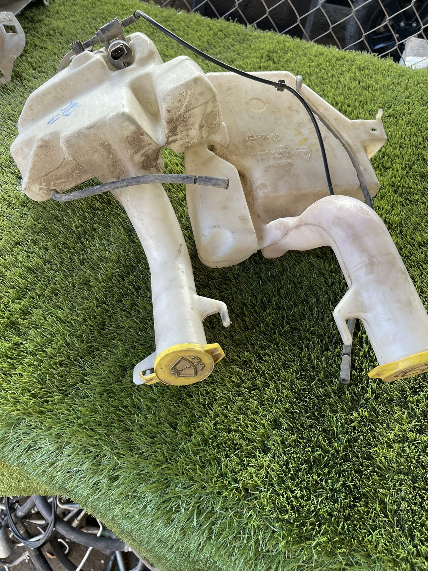 Chrysler Town and Country windshield Washer Fluid Reservoir