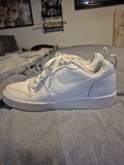 Nike Court Borough size women's 9