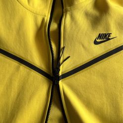 Nike tech yellow XL