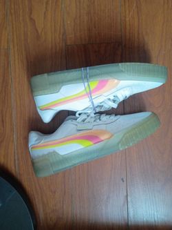Woman's pumas shoes sz 8.5