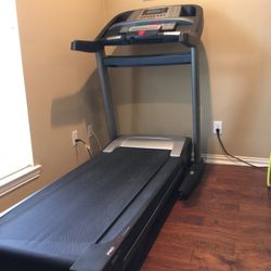 PROFORM 925 CT Treadmill for Sale for Sale in Celina TX OfferUp