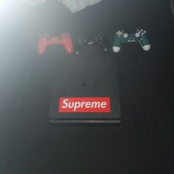 Ps4 3 Controllers And  Game