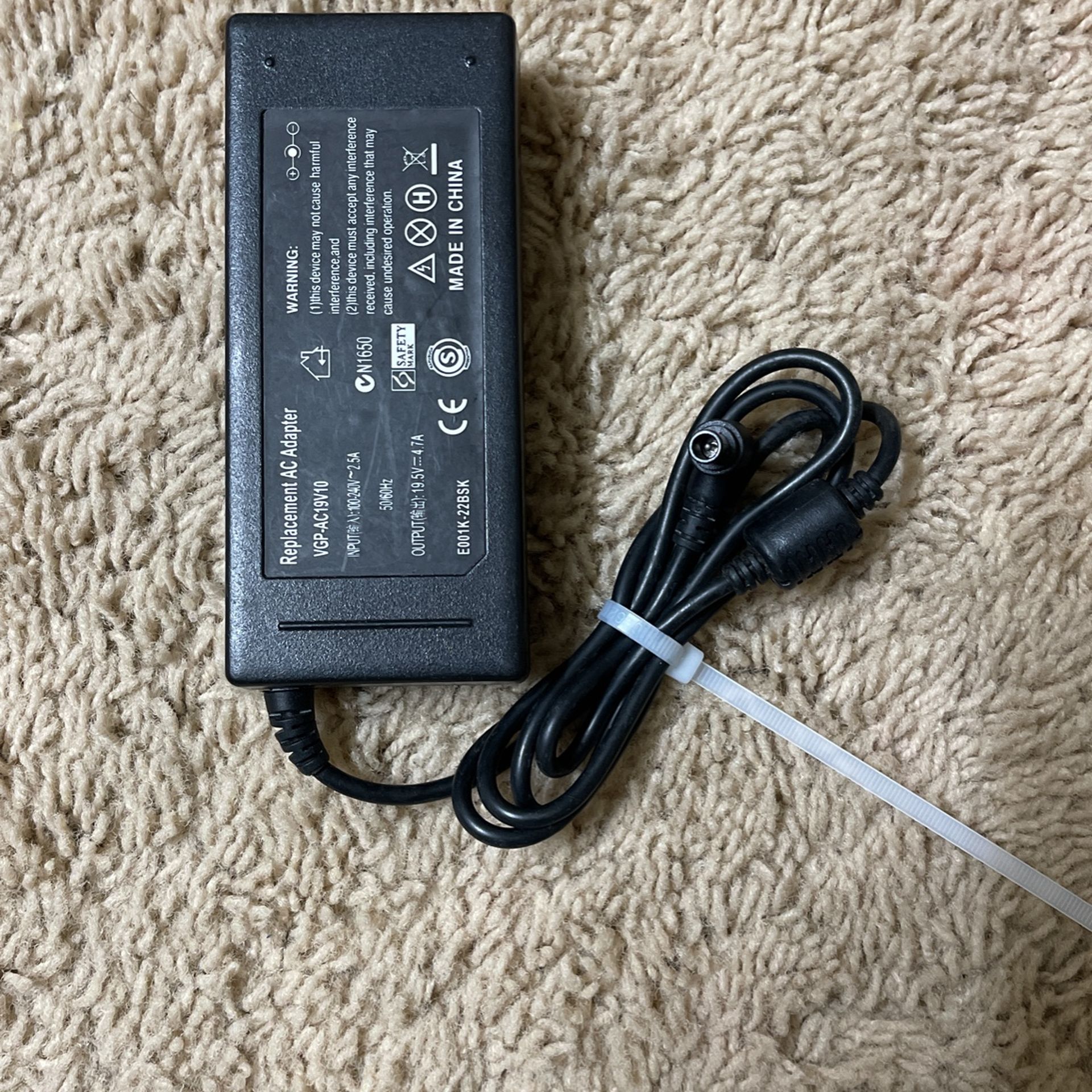 Sony VAIO VGP-AC19V32,NSW24029 90W 19.5V 4.7A VGP-AC19V10 AC Adapter Charger
