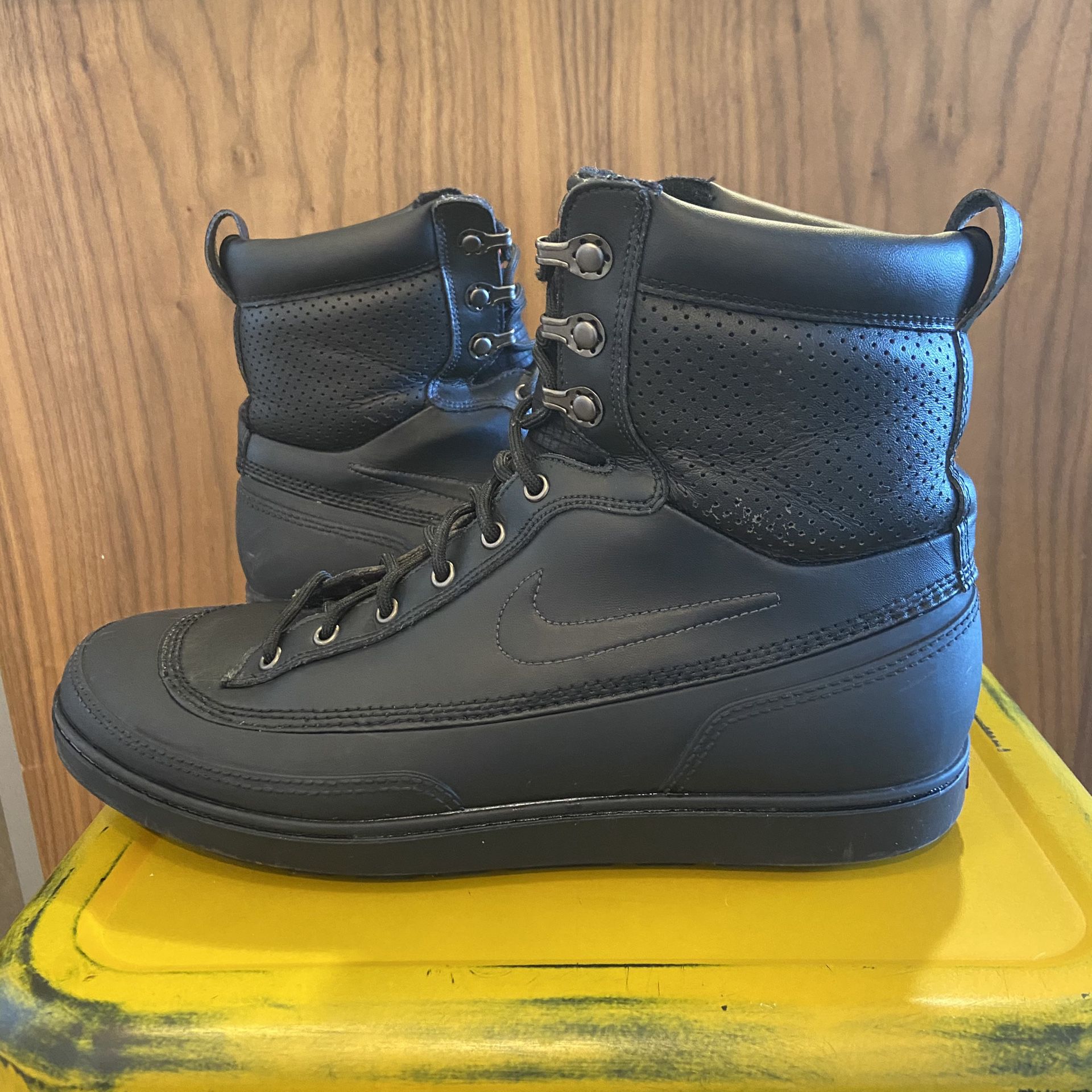 Nike | ACG Tychee Leather Mid Boots ; Women’s 8