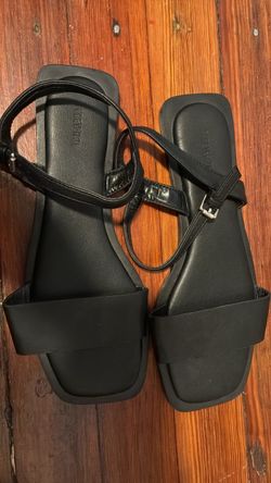 Forever 21 sandals size 8