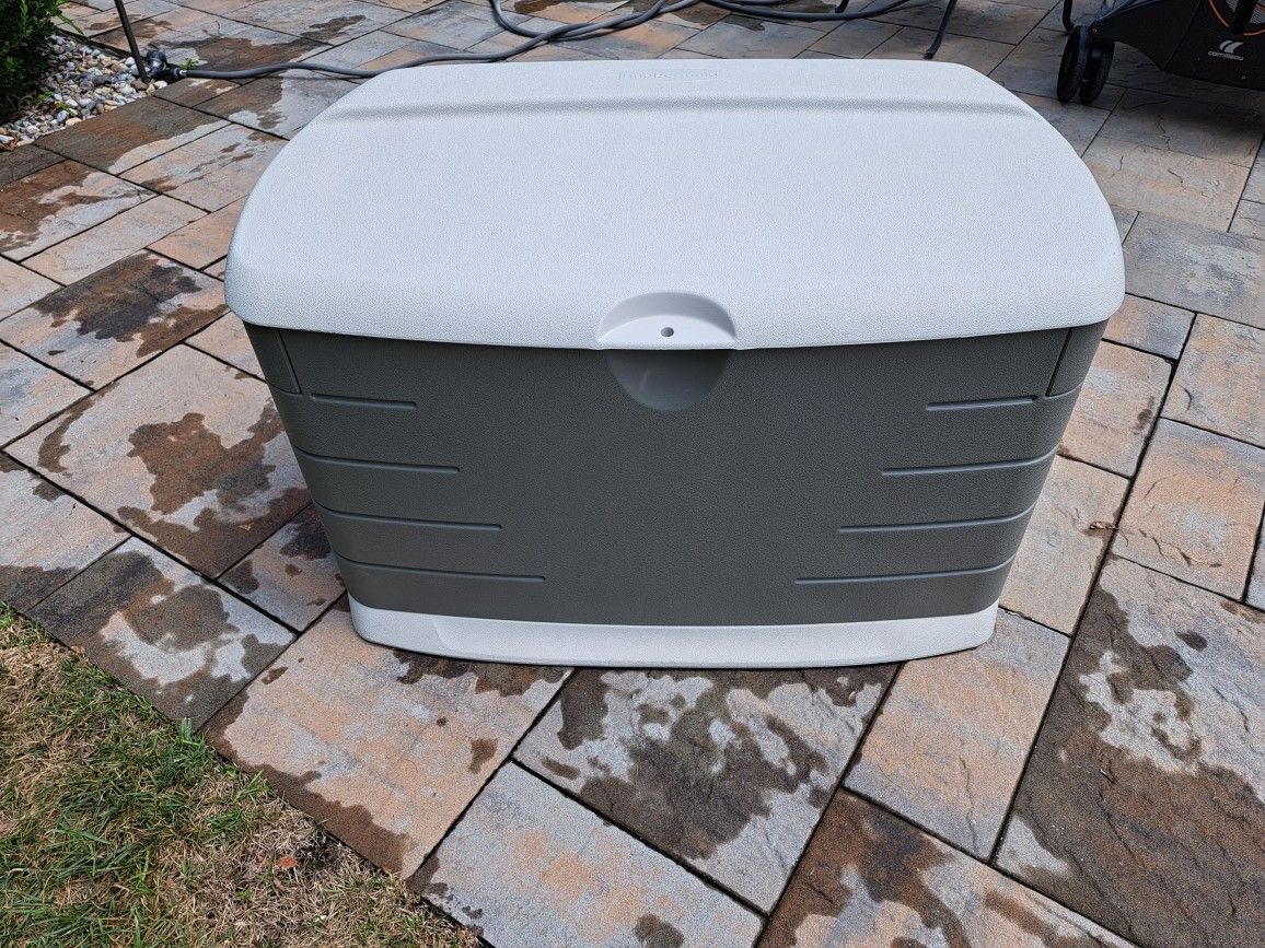 Rubbermaid outdoor storage bin deck box 42x24x24 inches