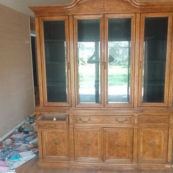 China Cabinet/ Armoir