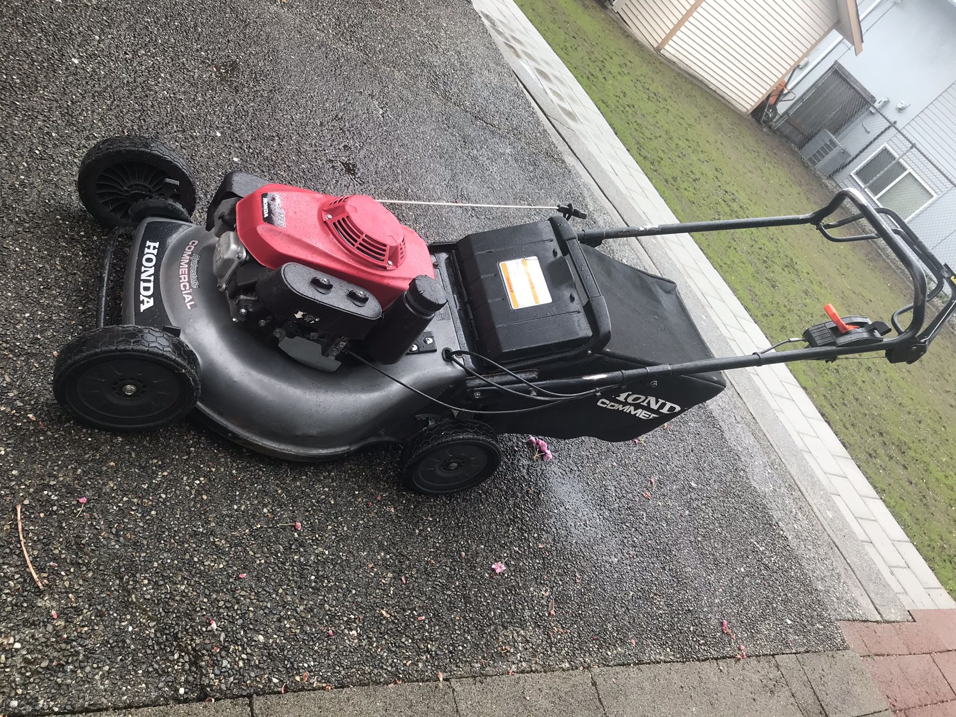 Commercial Honda Lawns Mower HRC216K3HXA for Sale in Seattle, WA OfferUp