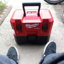 MILWAUKEE WET DRY VACUUM NEW