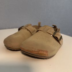 Youth Carters Shoes Size 6
