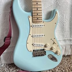 Squire Deluxe Stratocaster- Daphne Blue
