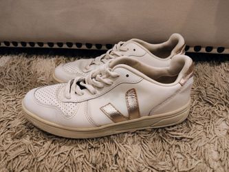 Authentic VEJA V-10 Prime Gold Low-Top Sneakers SIZE 38 7