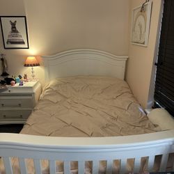 Girls Crib/ Bedroom Set (wood)