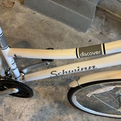 28" Women's Hybrid Schwinn Discover white  Bike