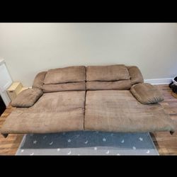 Big recliner sofa for sale. Deep cleaned.