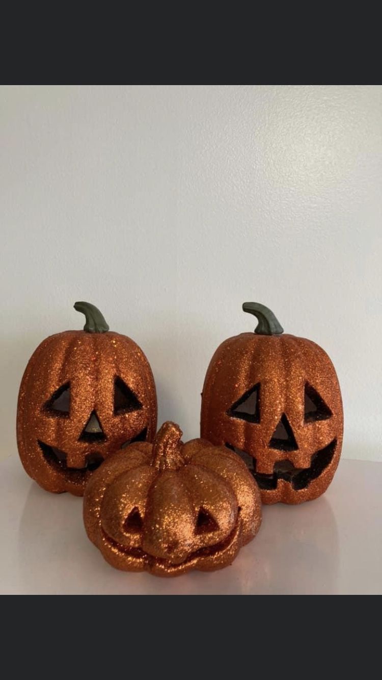 Halloween Estate Sale for Sale in Hinsdale, IL OfferUp