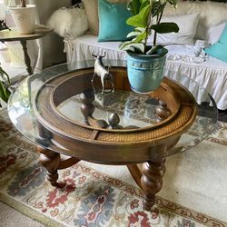 Beautiful Antique Round Table With Glass