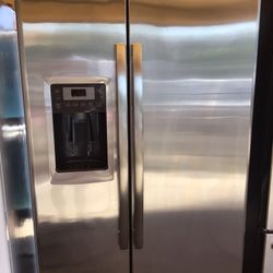 Frigidaire Side By Side Refrigerator 