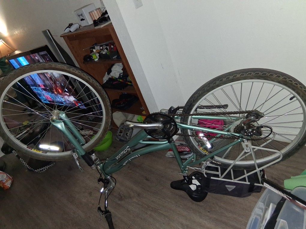 Bike Schwinn 18 Speed 26 Inch Wheel Bike 75$