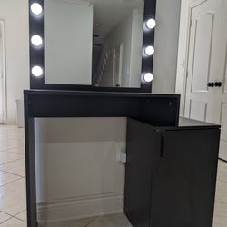 Black Vanity With Lighted Mirror