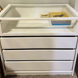 Wardrobe with glass top