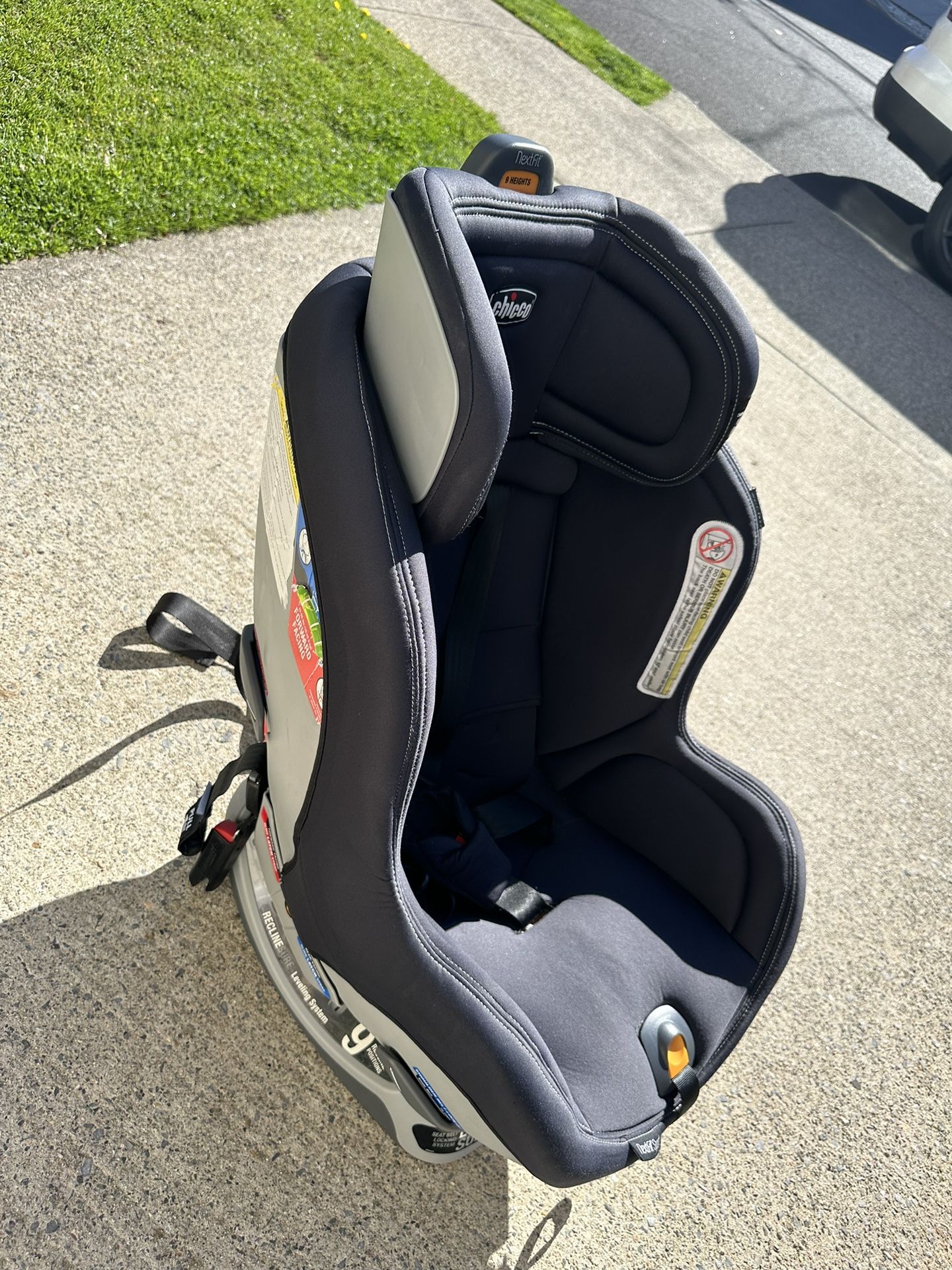 Chicco NextFit Zip Convertible Car Seat |