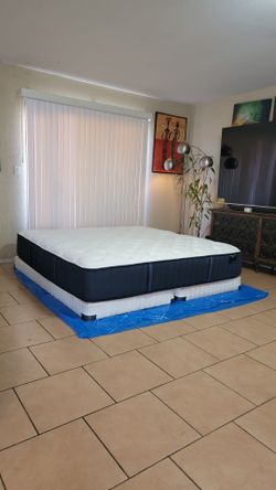 VERY NICE LIKE NEW KING SIZE STEARNS AND FOSTER MATTRESS AND BOXSPRINGS FOR SALE! IN EXCELLENT CONDITION, FREE DELIVERY