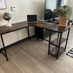 Corner Desk With 2 Shelves