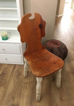 ANTIQUE CHAIR