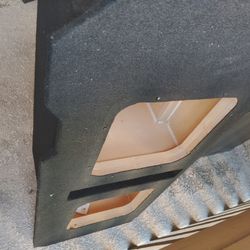 Dual heavy duty speaker box