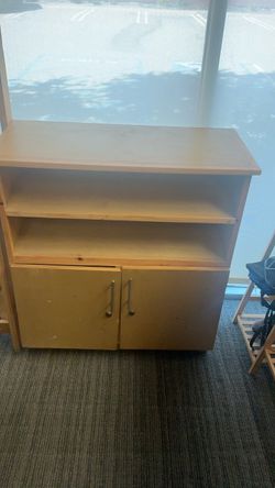 Tv stand Free Oct 09 only or will go to trash