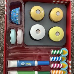Melissa And Doug Cupcake Set (Bake & Decorate